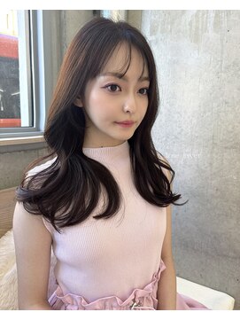 ヒン(HIN) 大人気！くびれスタイル&ケアカラー