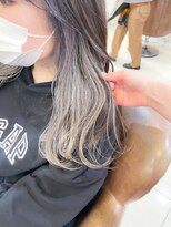 ネオリーブ チロル 横浜西口店(Neolive CiroL.)&nbsp;ホワイトシルバー/見せるインナーカラー/艶髪【横浜】k