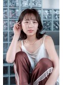 顔周りに抜け感ミディアムボブ