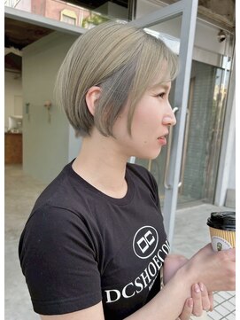 イン(in.) 丸みショート/アッシュ/ベージュ