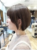 「岩田莉奈」40代50代に人気の似合わせ丸みショートボブ　新宿