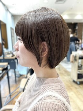 アフロート ルヴア(AFLOAT RUVUA) 「岩田莉奈」40代50代に人気の似合わせ丸みショートボブ 新宿