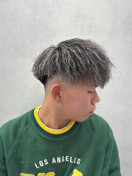 MEN’S HAIR/ツイストスパイラル/ホワイトハイライト/西院/眉毛