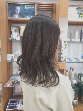 プランタンアヴェダ(printemps AVEDA) 柔らかく透けるオリーブグレージュ