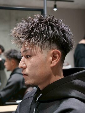メッツ 原宿(METS) MEN'S/ツイスパ×ハイライト×スキンフェード/短髪/メッシュ