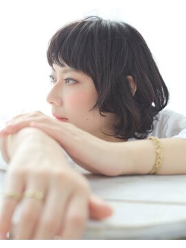 シーズ 栄(sea's) 短めバングの春ボブ。