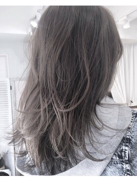 ヘアーアンドアトリエ マール(Hair&Atelier Marl) 【Marl外国人風カラー】プラチナムグレージュのセミディ