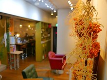 ヘアアンドメイク アリ(ALI)