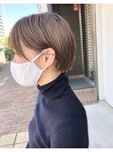 クリームベージュ×ミニボブ