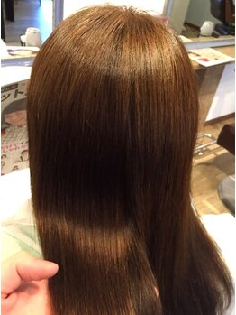 アウリーズ(AURIYS hair vacation)の写真/髪のダメージが気になる方にオススメ☆髪の内部から補修してくれるから、潤い溢れるツヤを実現♪