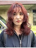 ミディアムパーマレイヤーパーマ顔周りレイヤーレッドカラー