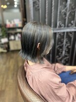 美容室ポール 西葛西店(PAUL)&nbsp;白髪ぼかし ブルーハイライト ブルー×ブラック ぱつっとボブ