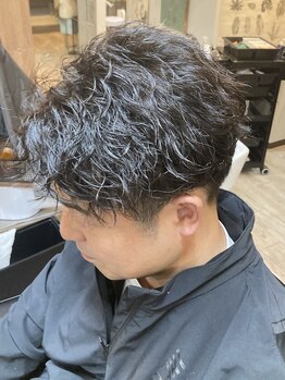 リンク(LiNK)の写真/髪質と骨格に合ったデザインパーマでカッコイイシルエットに♪ダメージを最小限に抑えた施術で理想を実現☆