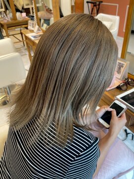 スペックホルダーミミ(Spec Holder mimi) 透明感アッシュベージュ