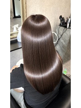 シャルプ(CHALP)の写真/上質な艶と、洗練された質感へ。髪本来の美しさを引き出す、大人のための髪質改善!