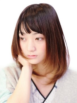 エマージュ 渋谷(Emerge) リズムカルな動きで魅せるカジュアルストレートへア