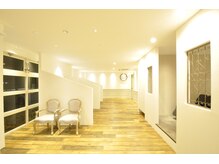 『カウンセリングから最後の仕上げまでスタイリスト1人が行うマンツーマンシステム♪』