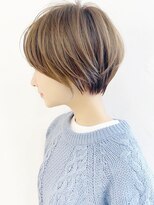 アンド ストーリーズ(&STORIES)&nbsp;大人可愛い前髪ありのひし形耳掛けショートボブ30代40代50代