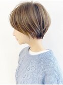 大人可愛い前髪ありのひし形耳掛けショートボブ30代40代50代