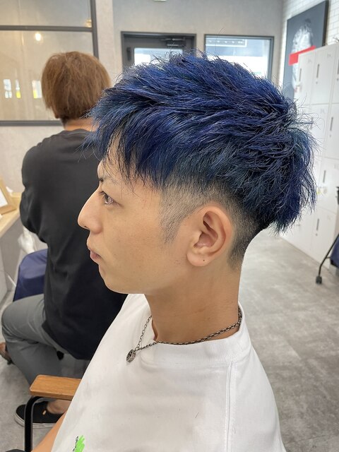 短髪×ネイビーブルー