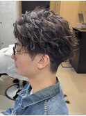 センターパート七三ツーブロックツイストスパイラルパーマ