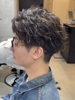 ブルニール 心斎橋(BLEUNIR)&nbsp;センターパート七三ツーブロックツイストスパイラルパーマ