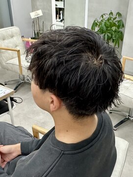 レヴィア(REVIA) メンズニュアンスパーマスタイル刈り上げメンズカット