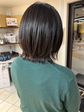 クオリス 上板橋店(QUALIS) 20代30代40代レイヤー暗髪丸み外ハネウルフレイヤー
