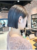 20代30代透明感暗髪アッシュブルーグレージュ丸みボブ