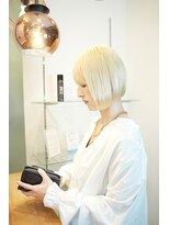 ベラ(Bella)&nbsp;blonde bob