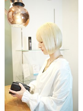 ベラ(Bella) blonde bob