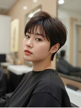 洗練ショートで魅せる、骨格美補正カット