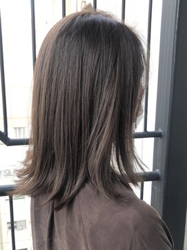 アンビエンテ(ambiente) くすみグレージュ イルミナカラー【坂根】