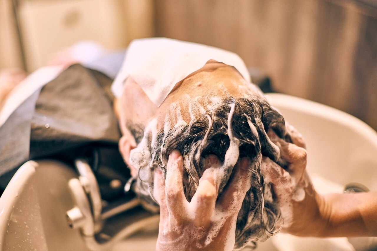 人気No.1》カット ＋ 選べる3種の極上ヘッドスパ　￥7,000 → ￥6,500(税込)