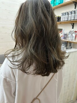 ナンバー ジルバ 立川(N° jillva) ふんわりミディアム/オリーブベージュ