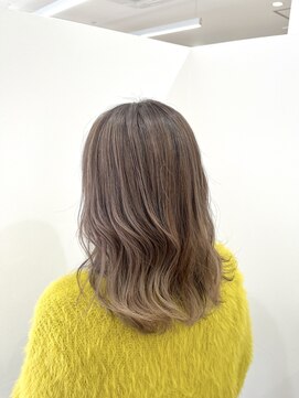 シュガー(Sugar) ミルクティーベージュ/白髪ぼかし/大人女子/細めハイライト