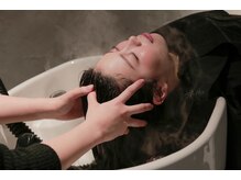 こだわりのリラックス空間で癒しのヘッドスパを。美ししい髪の毛は美しい頭皮から＊