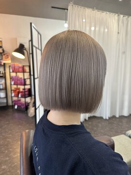 マスカリ(muscali) 星華,小顔,ワンレン,ホワイトブロンド,