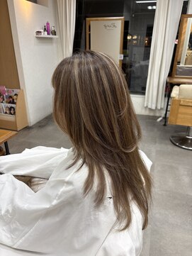 リングバイモアムー(Ring by Moremuu) ブリーチカラー ハイライトカラーレイヤーカット