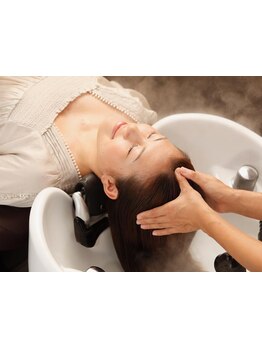 炭酸ヘッドスパがオススメ◎大好評のヘッドスパで頭皮環境を整え、潤い溢れる髪へと導きます♪