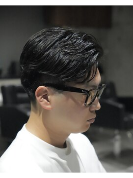 メッツ 原宿(METS) MEN'S/毛流れサイドパート×テーパーフェード/毛流れパーマ