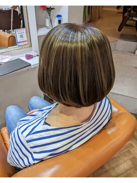 パーフェクトビューティーイチリュウエスエス(perfect beauty ichiryu SS) ハイライトを効かせたツヤボブ