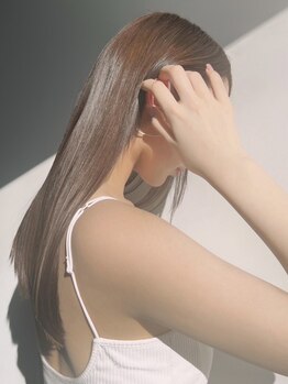 ホイ(HOI)の写真/【髪質改善＆美髪改善】パーソナルで洗練されたオトナヘア◎光に溢れた一軒家サロンで有意義な時間をー。