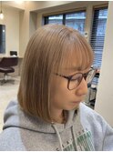 ライトベージュ