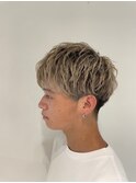 王道メンズナチュラルパーマ外ハネ無造作ハイトーンカラー