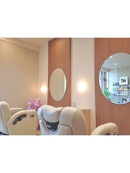 柔らかい雰囲気の落ち着いた店内でリラックス♪日頃の疲れを癒しながら、ゆったりとお過ごしいただけます。