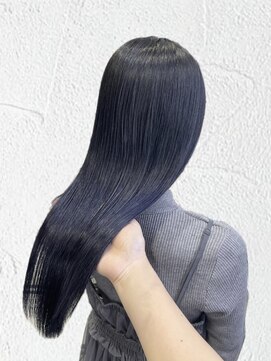 エンバイユアーズ 飯田橋店(eN° by youres) ブルーブラック+髪質改善トリートメント 萩原