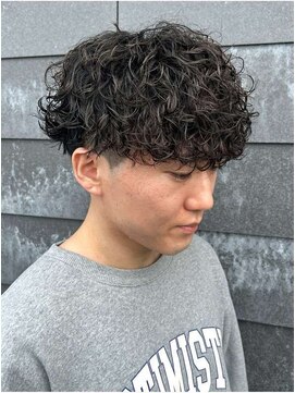 ヒュイル バイ ニアウ(Hwyl by Niau) メンズマッシュパーマ波巻きスパイラルパーマニュアンスパーマ