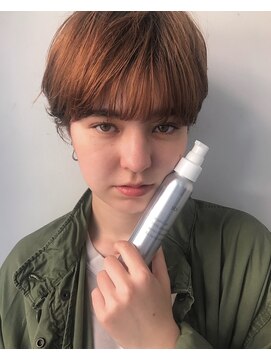 ソイ 下北沢(soi) コーラルオレンジの耳かけベリーショート