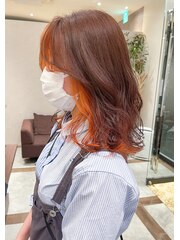 インナーカラーオレンジツヤ髪ニュアンスミディアムカジュアル
